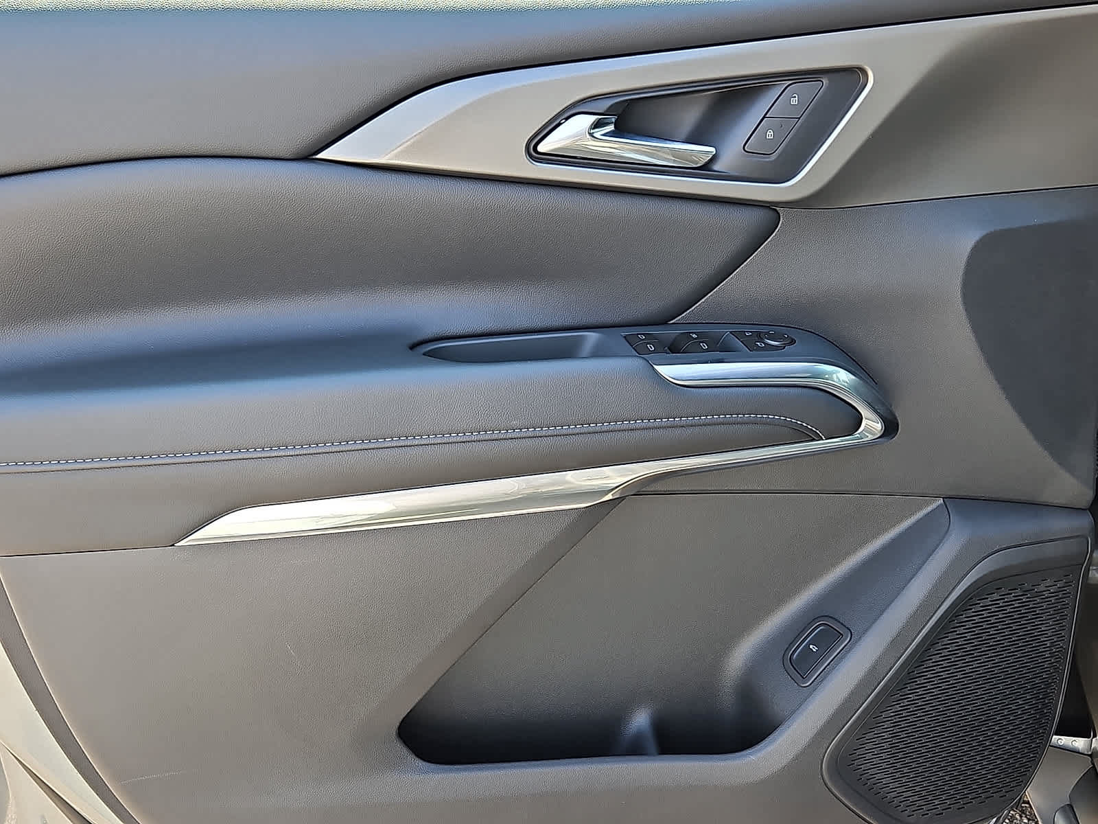 New 2027 Chevrolet Traverse LT w/ Driver Confidence Package FWD image 11