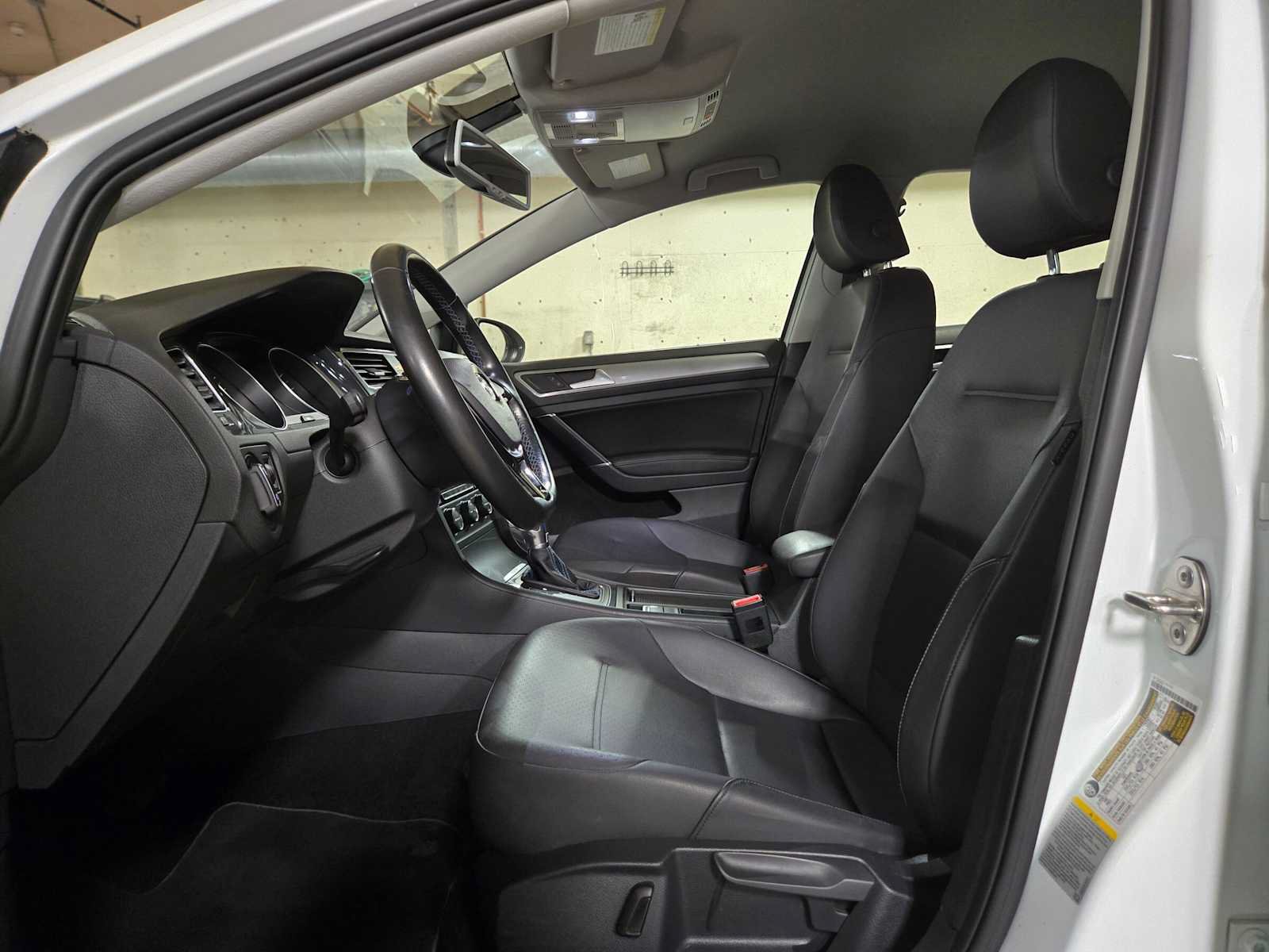 Used 2015 Volkswagen e-Golf SEL Premium FWD image 19