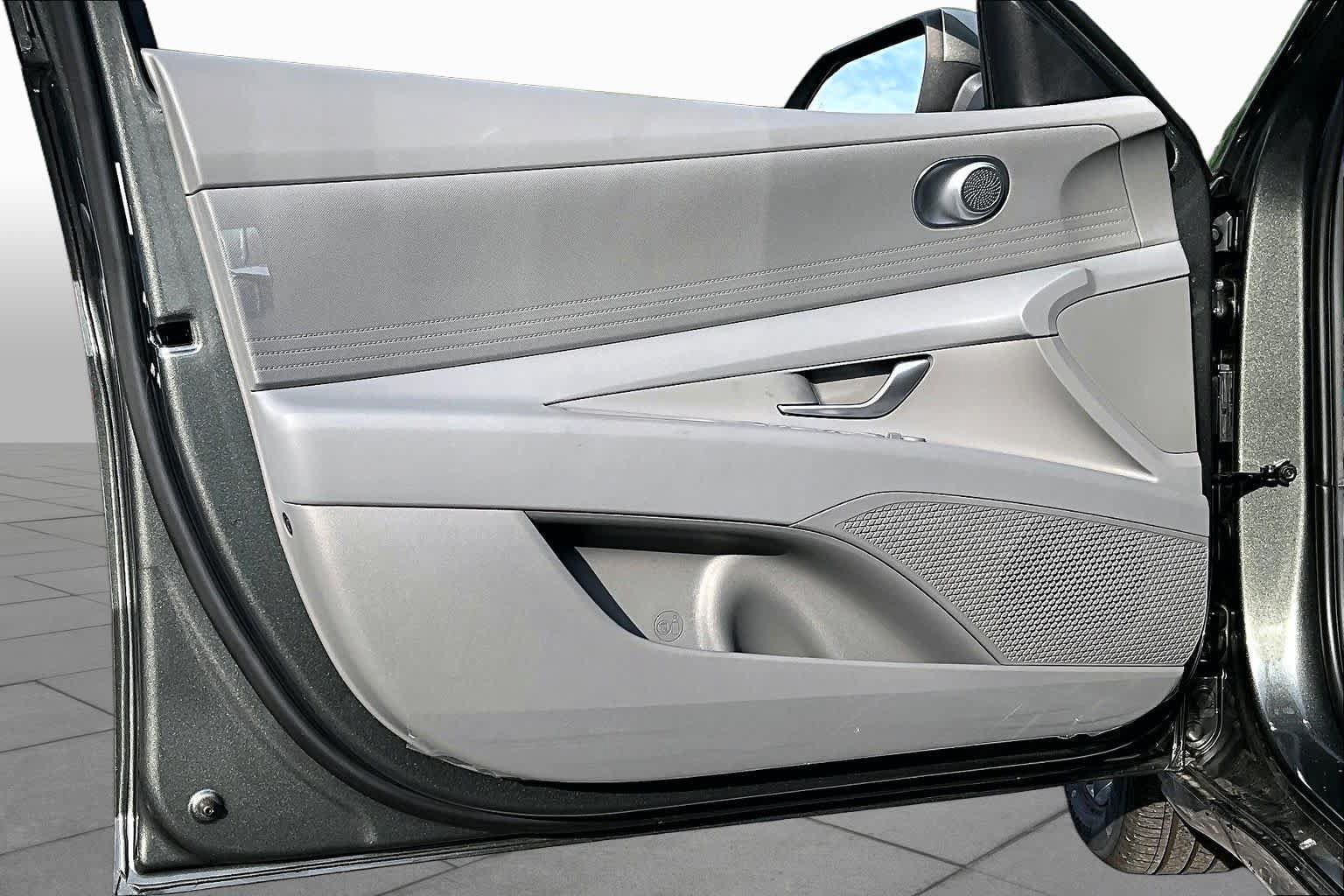New 2026 Hyundai Elantra Hybrid FWD image 13