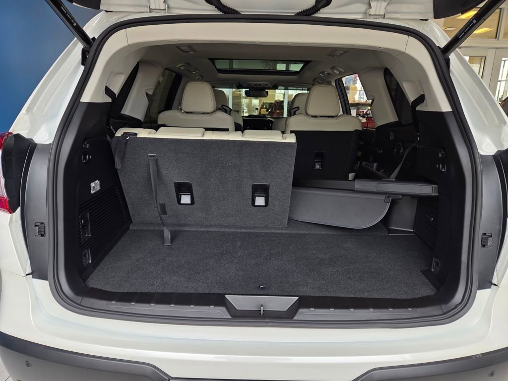 Used 2024 Subaru Ascent Limited w/ Technology Package image 9