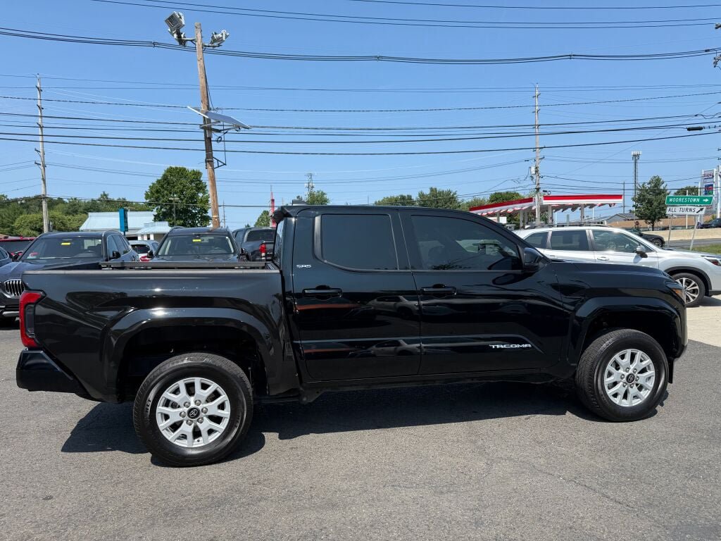 Used 2025 Toyota Tacoma SR5 AWD/4WD image 7