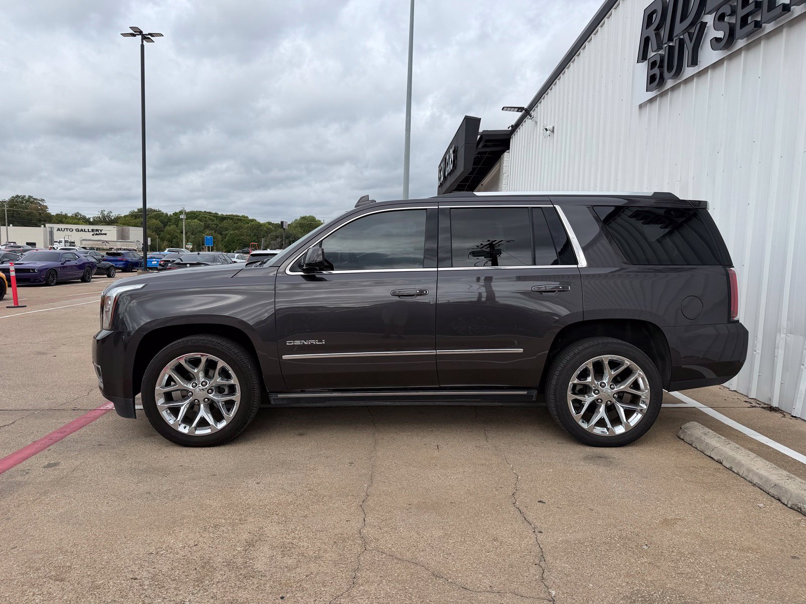 Used 2018 GMC Yukon Denali w/ Open Road Package RWD image 3