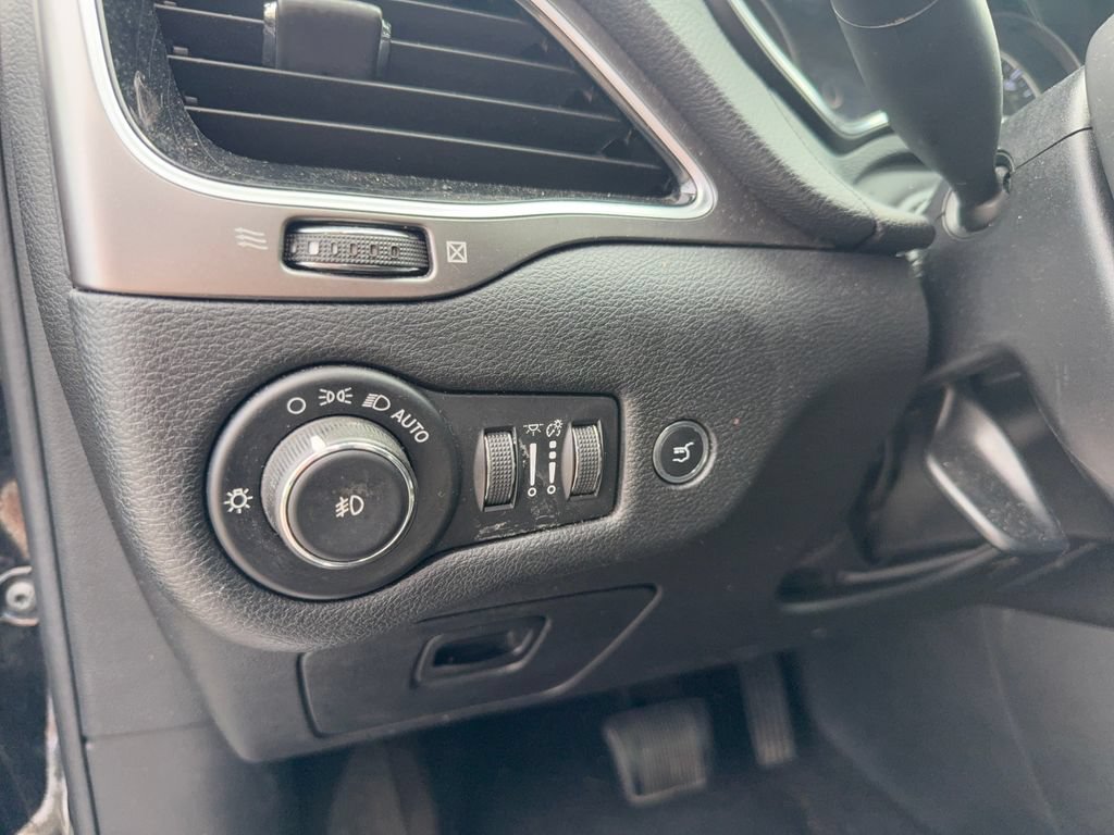 Used 2020 Jeep Cherokee Limited AWD/4WD image 16