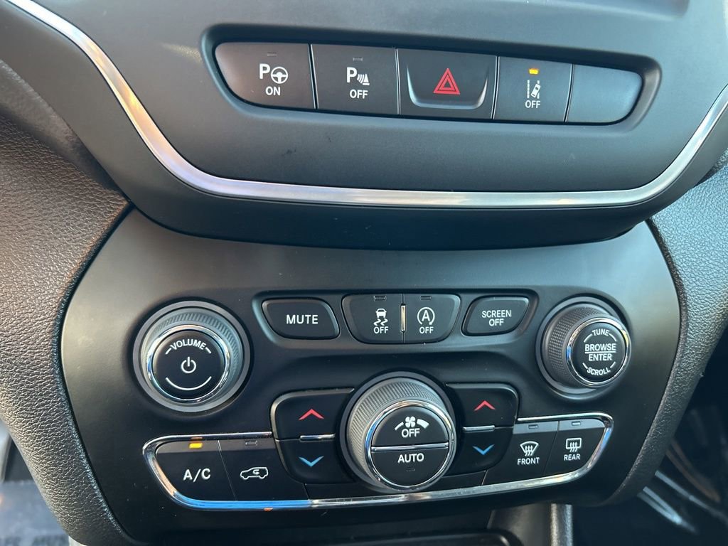 Certified 2023 Jeep Cherokee Altitude Lux AWD/4WD image 43