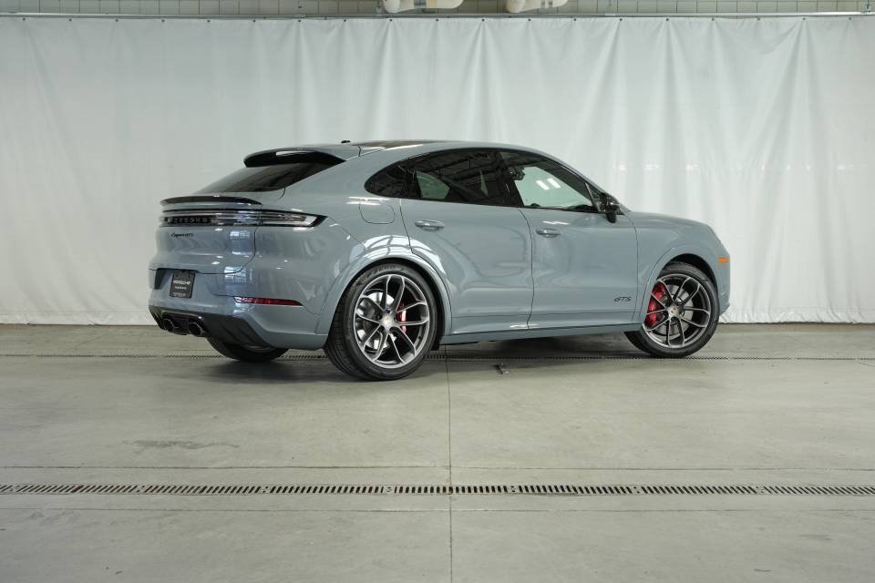New 2025 Porsche Cayenne GTS image 5