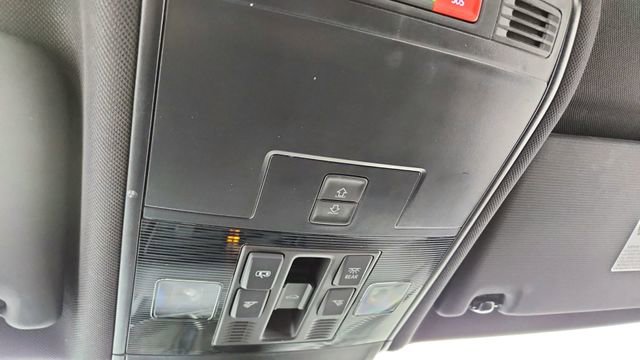 Used 2023 Volkswagen Tiguan SE R-Line image 55