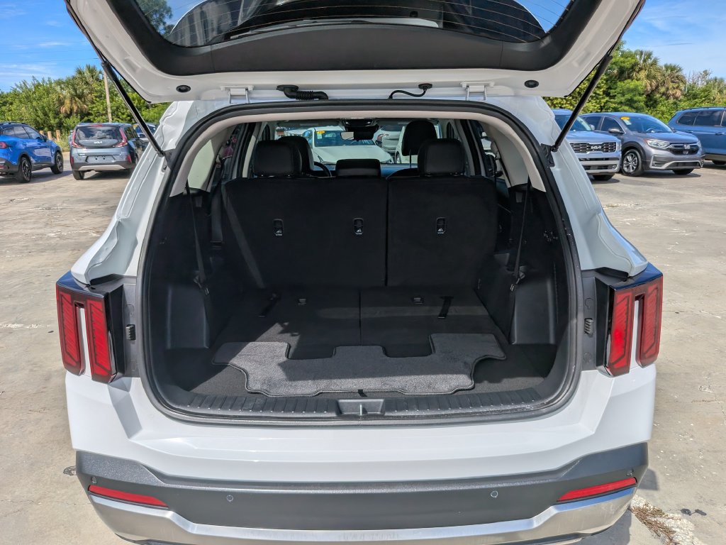 Certified 2026 Kia Sorento S w/ S Panoramic Sunroof Package FWD image 12