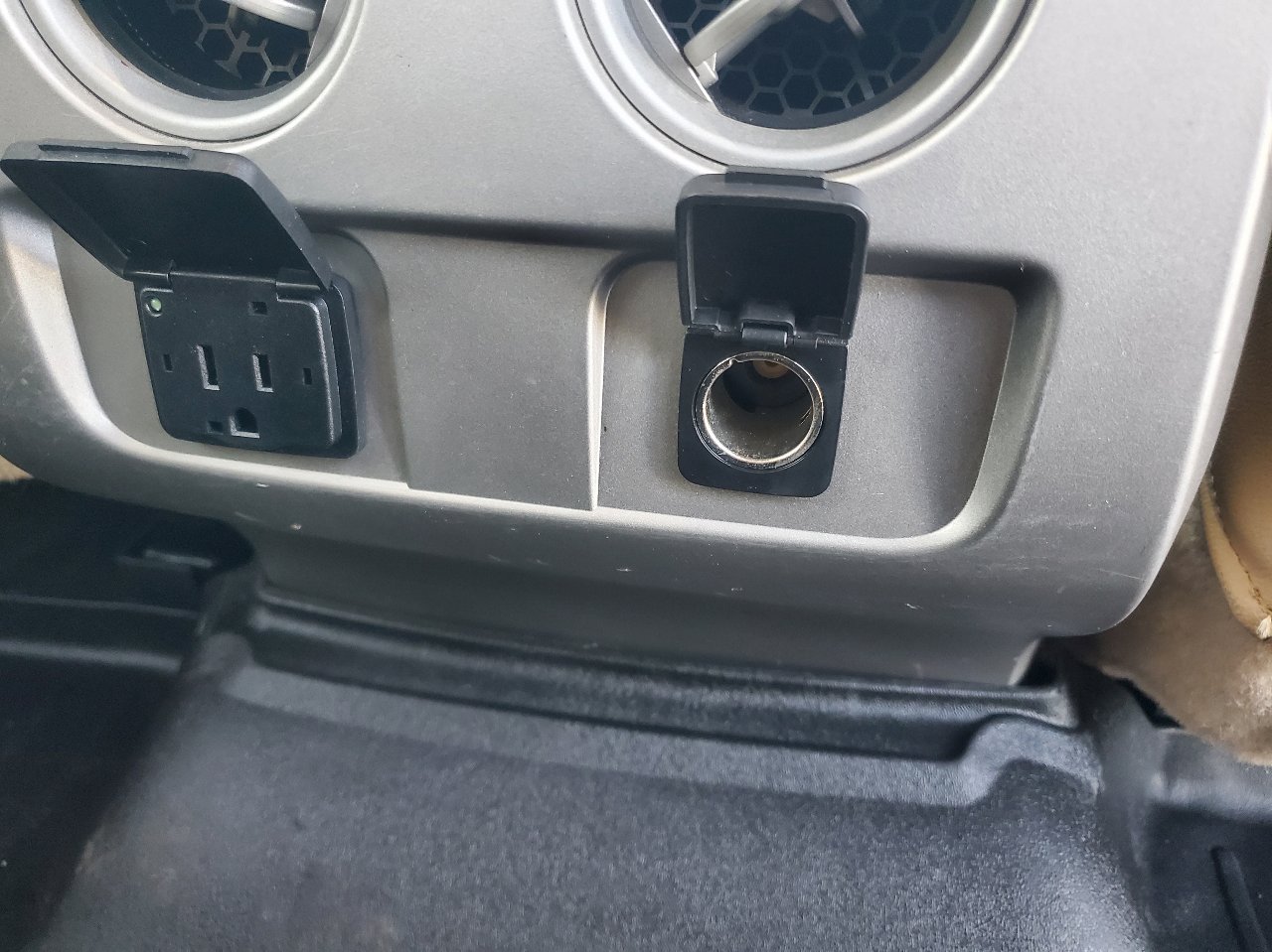 Used 2014 Ford F150 Lariat w/ Equipment Group 502A Luxury image 26