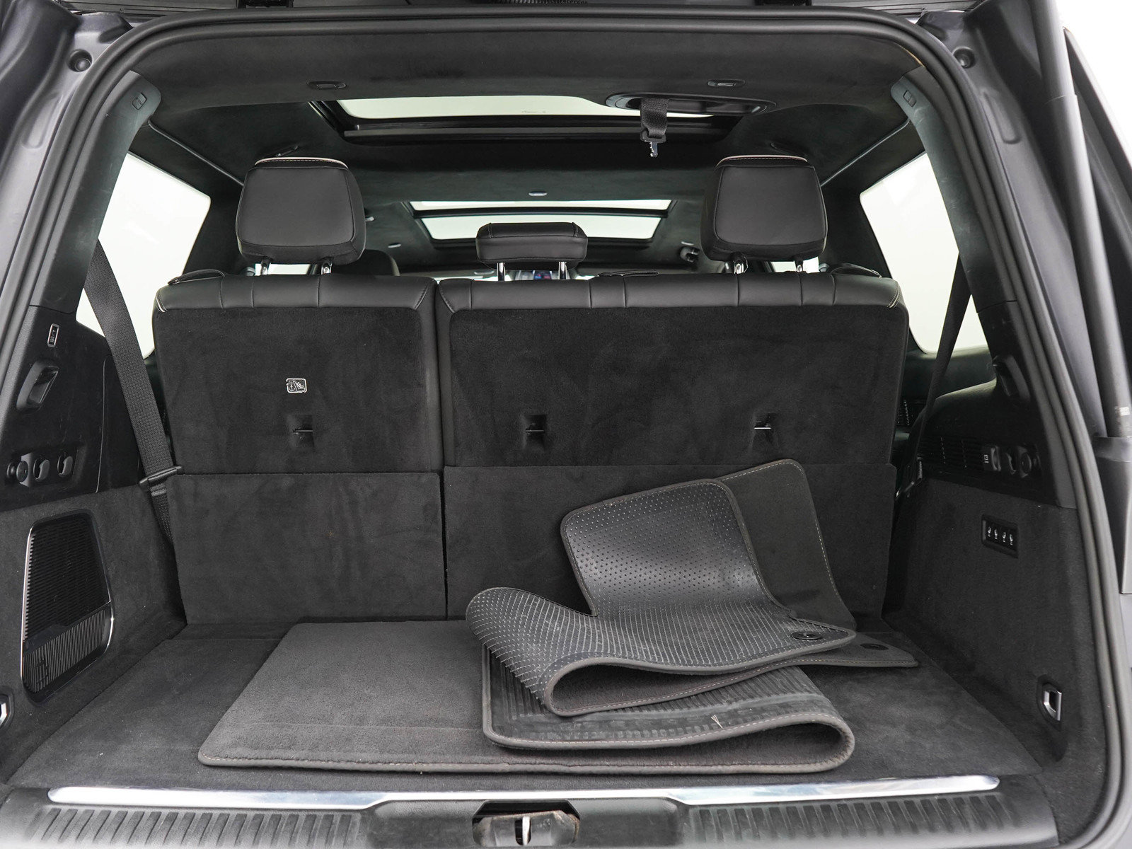 Used 2023 Jeep Grand Wagoneer Series II AWD/4WD image 9