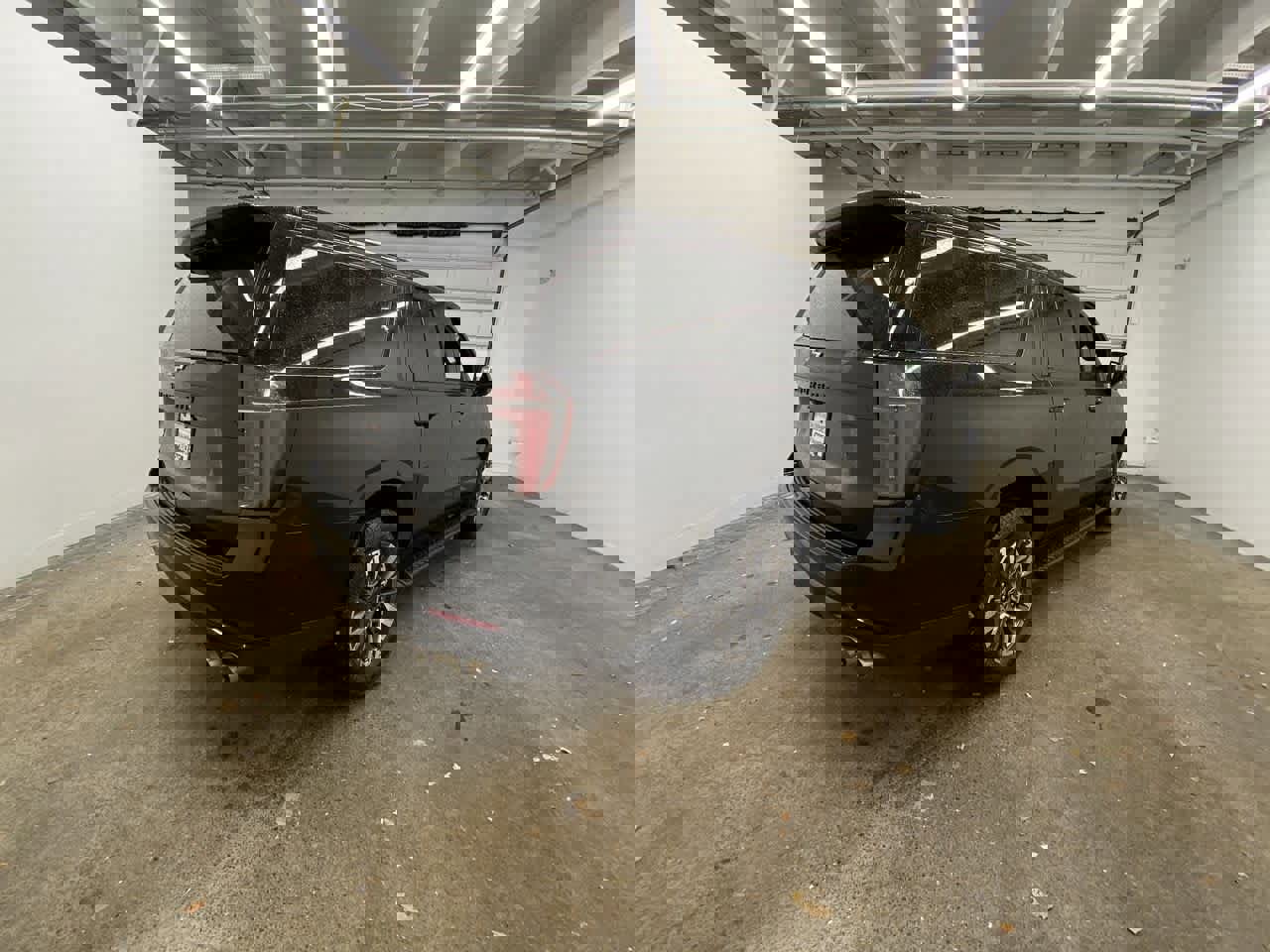 Used 2025 Chevrolet Suburban Z71 image 6