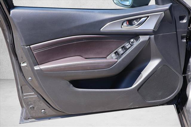 Used 2018 MAZDA MAZDA3 Touring FWD image 12