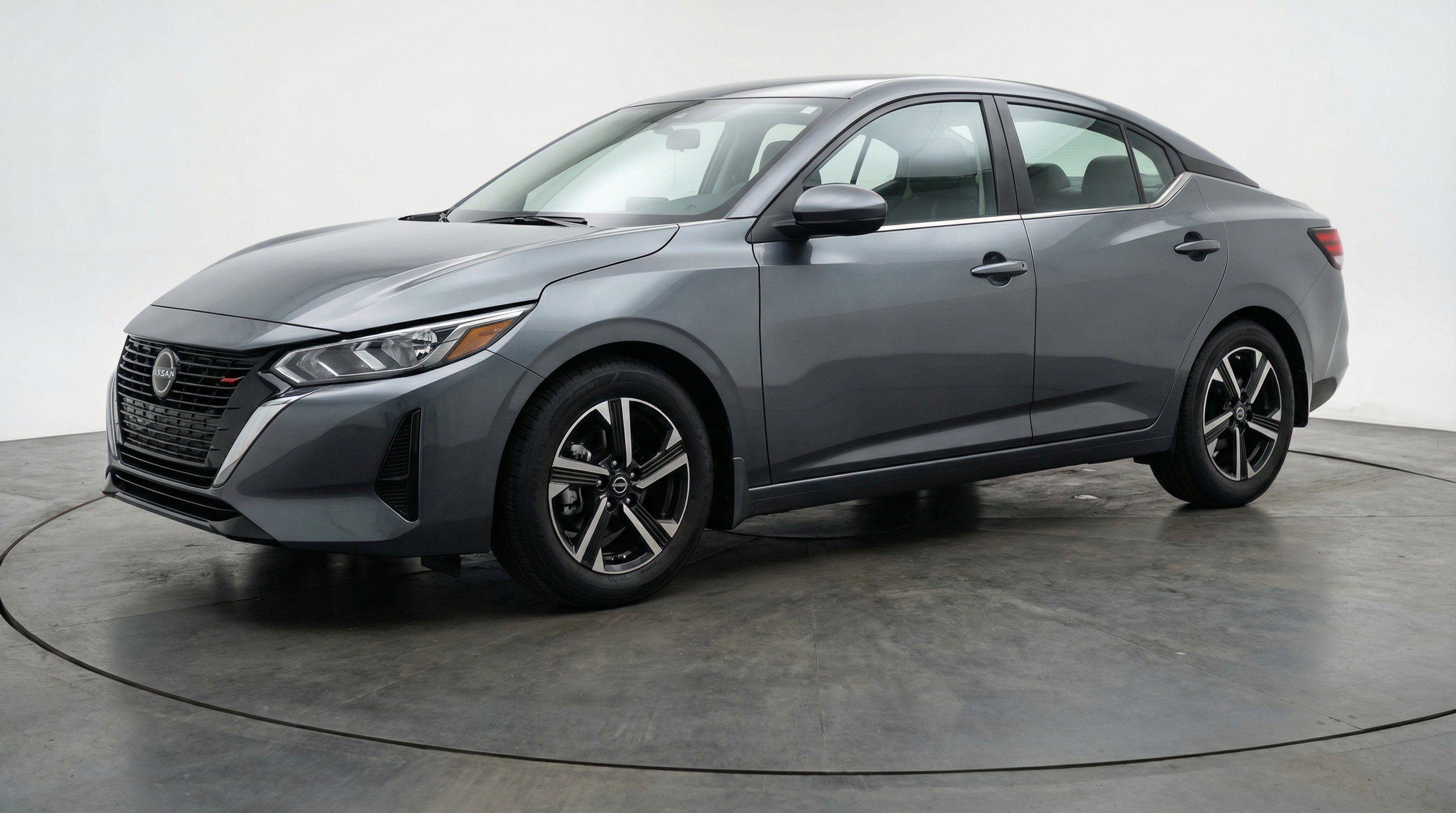 Used 2025 Nissan Sentra SV image 3