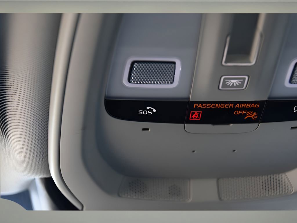 Used 2025 Volvo S60 B5 Plus FWD image 35