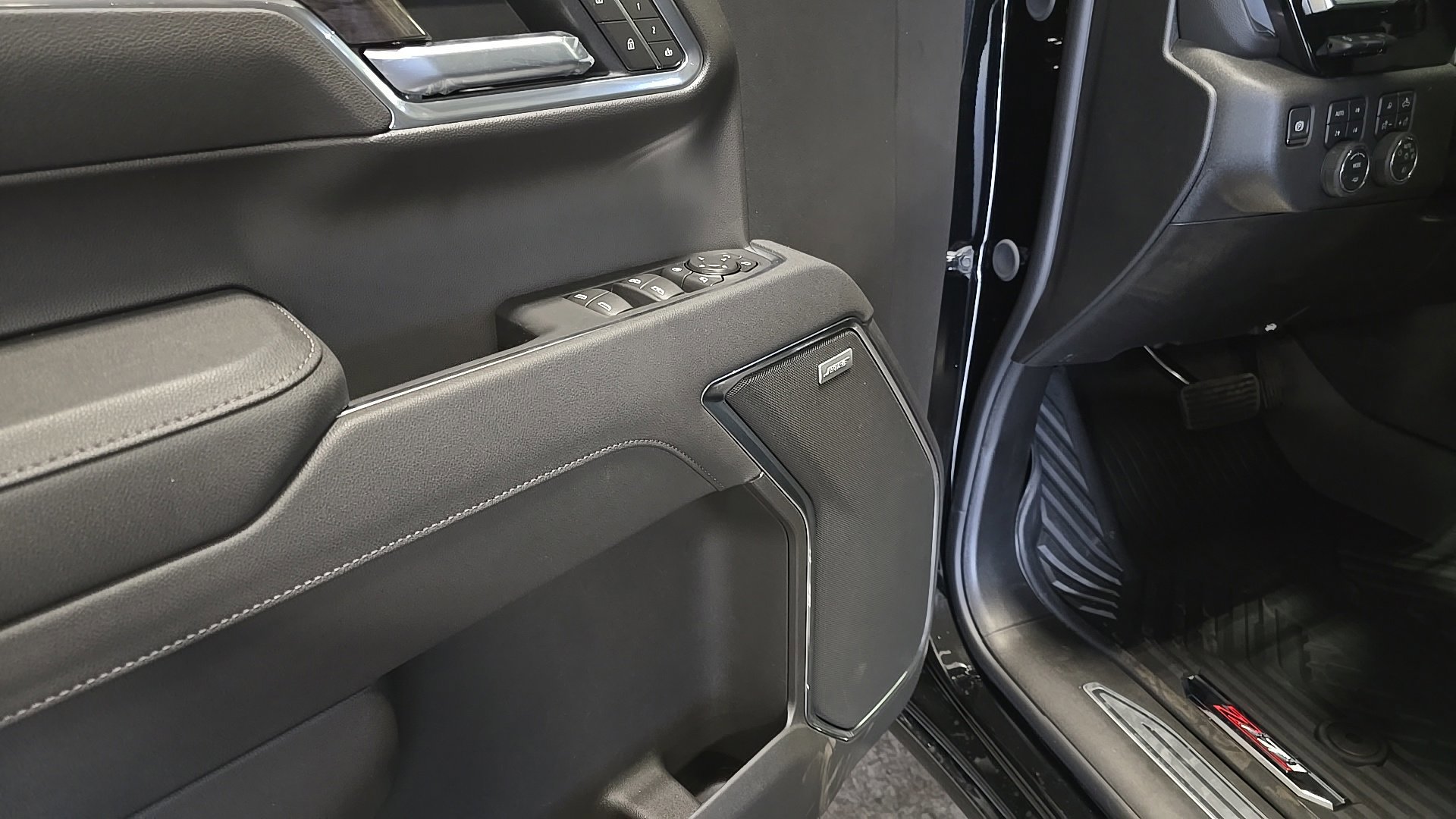 New 2026 Chevrolet Silverado 1500 LTZ w/ LTZ Premium Package image 19