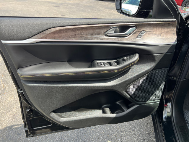 New 2026 Jeep Grand Cherokee Limited AWD/4WD image 11