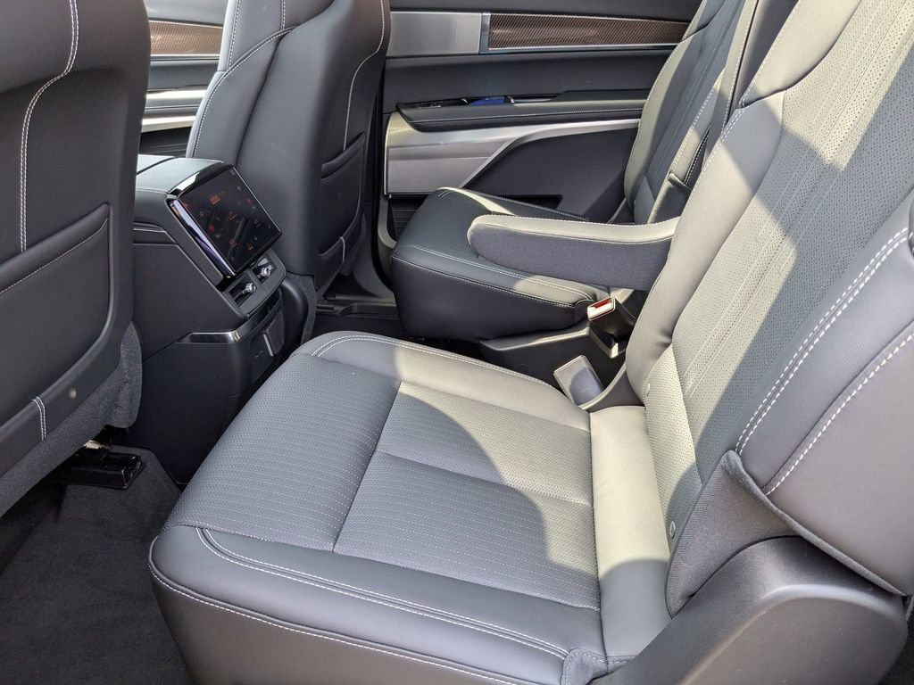 New 2026 Cadillac Vistiq Luxury image 23