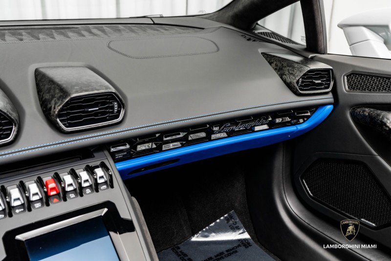 Used 2022 Lamborghini Huracan EVO image 42