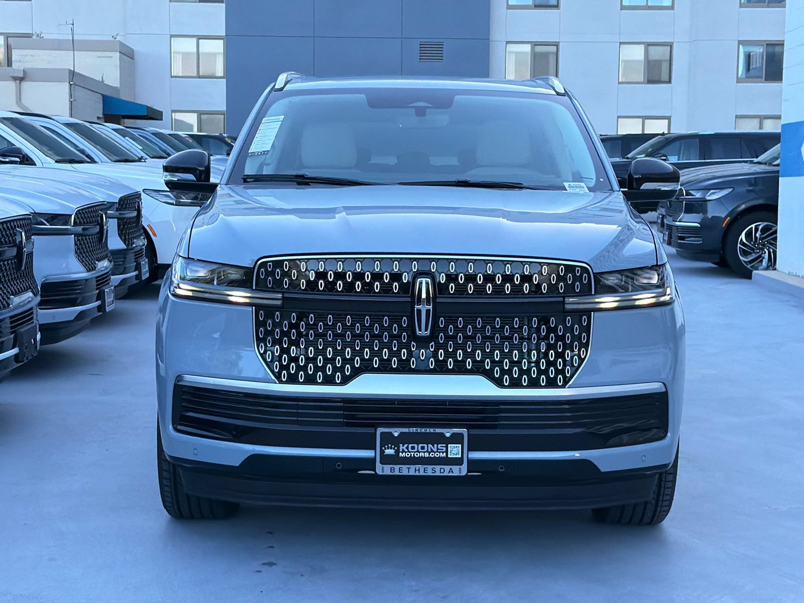 New 2026 Lincoln Navigator L Reserve AWD/4WD image 3