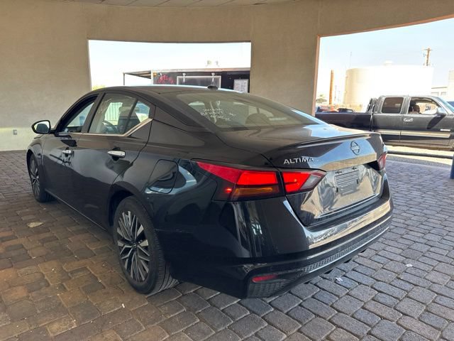 Used 2024 Nissan Altima 2.5 SV FWD image 2