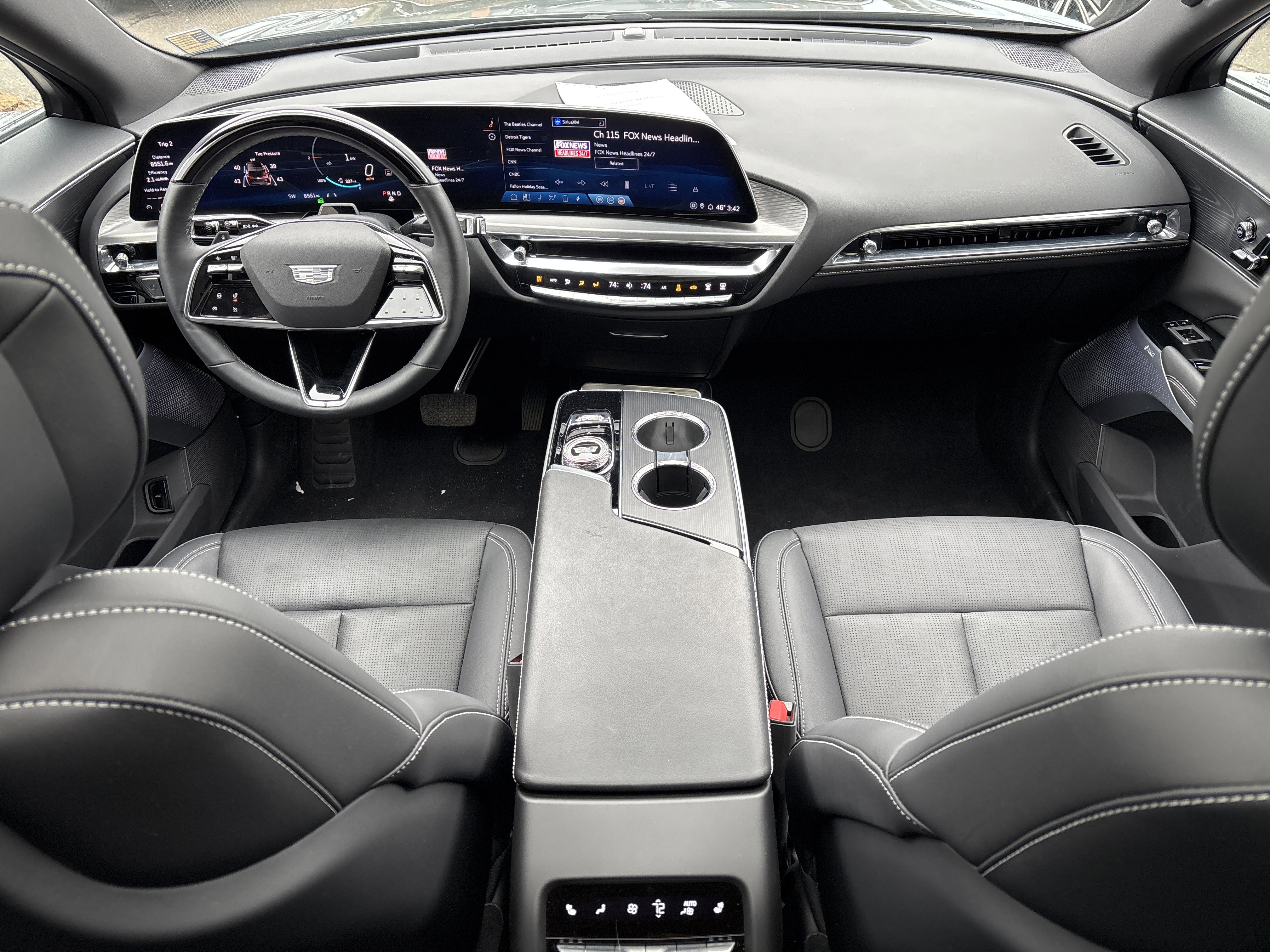 Used 2024 Cadillac Lyriq Luxury w/ LPO, Floor Liner Package image 31