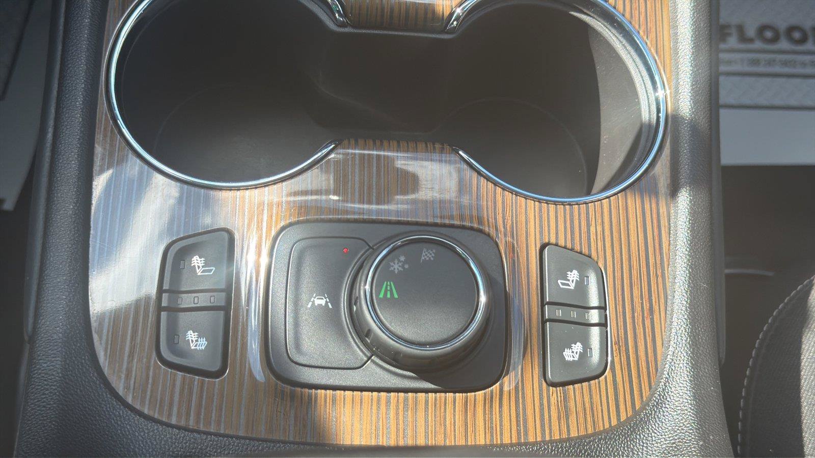 Used 2023 GMC Acadia SLE w/ Driver Convenience Package FWD image 10