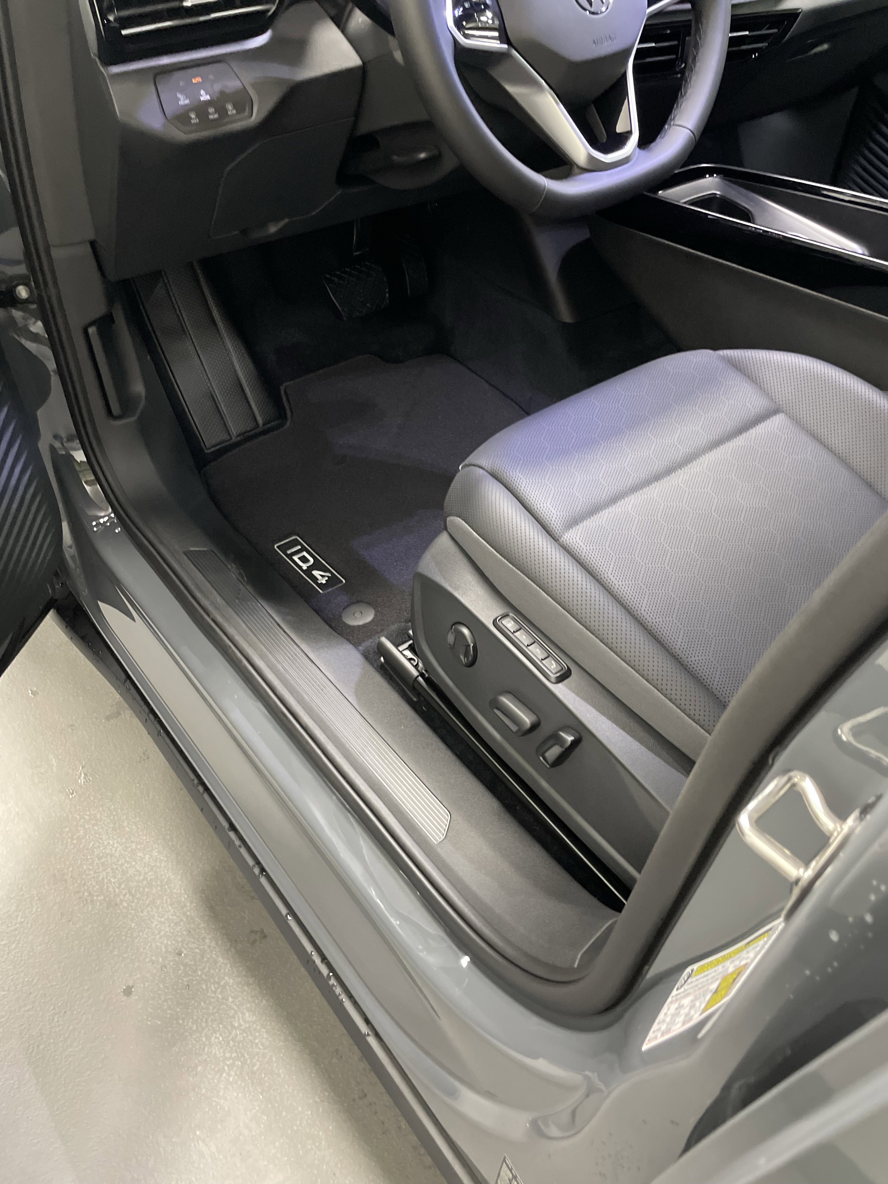 New 2025 Volkswagen ID.4 Pro S Plus AWD/4WD image 6
