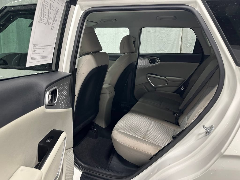 Used 2023 Kia Soul LX w/ LX Technology Package FWD image 43