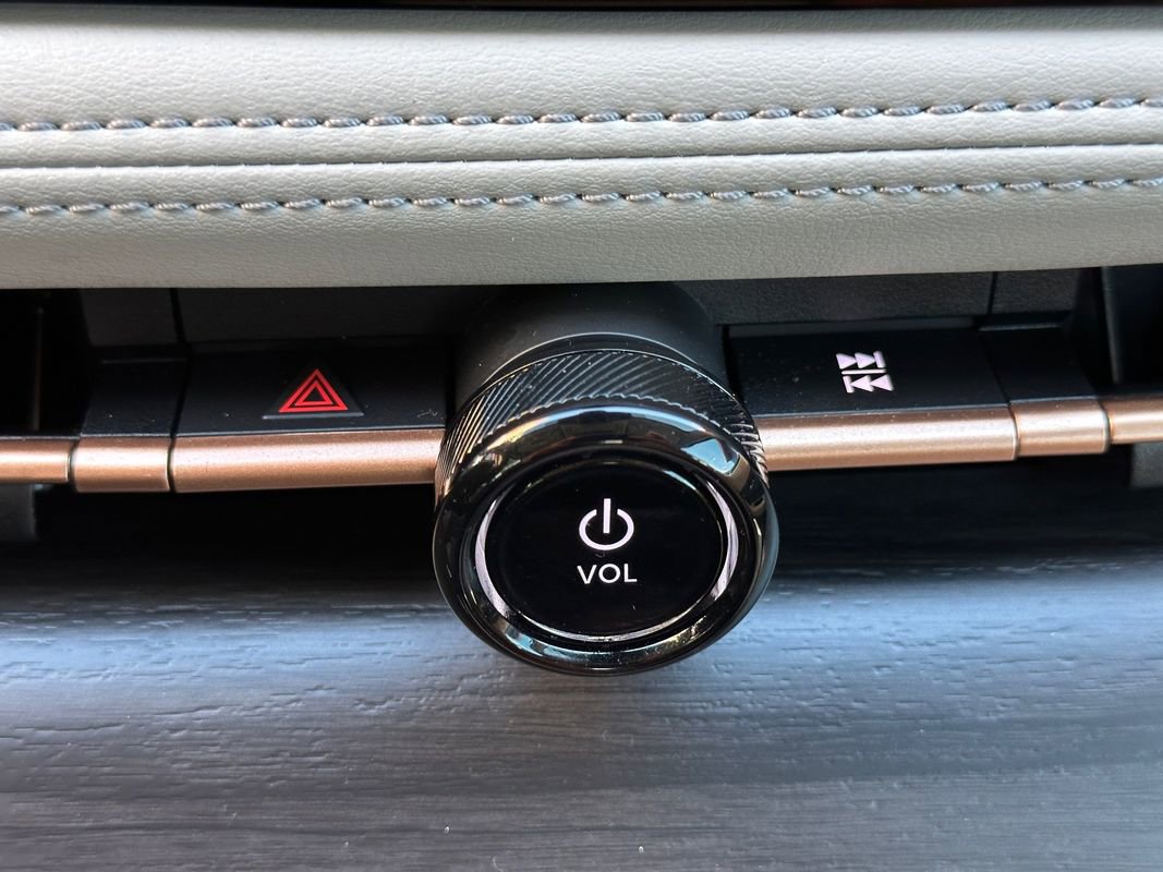 Used 2023 Nissan Ariya Evolve+ image 38