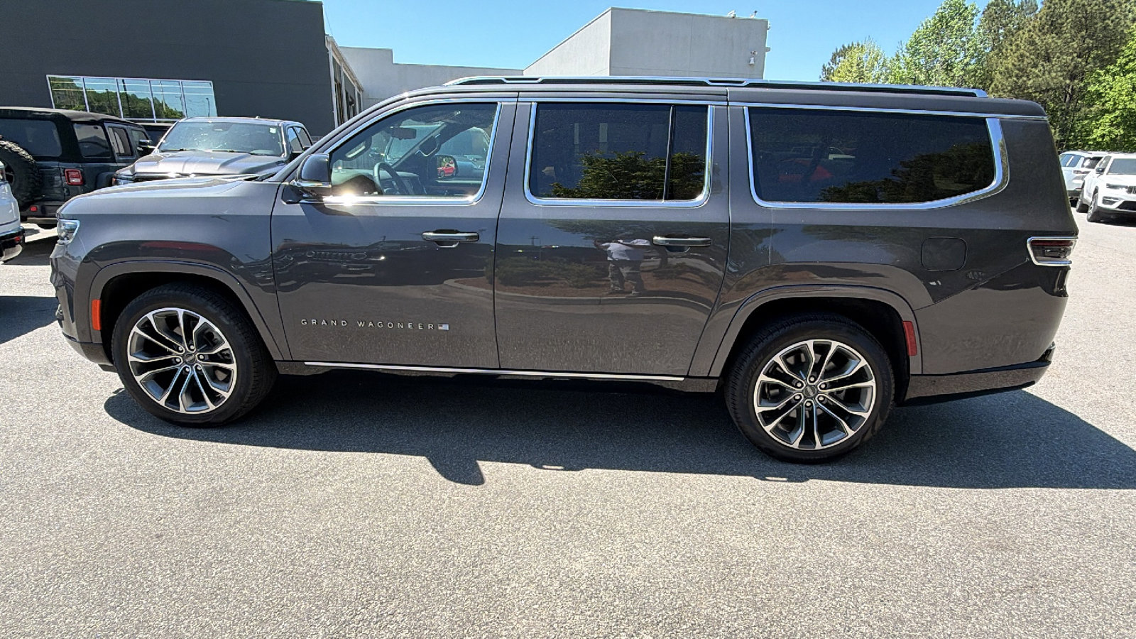 Used 2024 Jeep Grand Wagoneer L Series III w/ Rear Seat Video Group 1 image 11