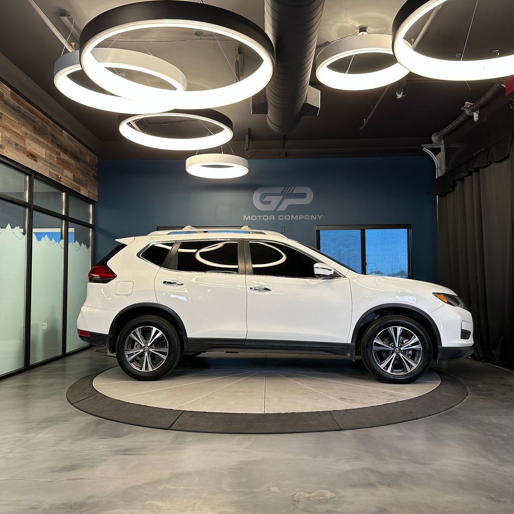 Used 2019 Nissan Rogue SV w/ Premium Package AWD/4WD image 2