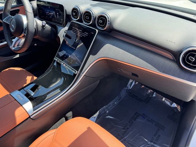 Used 2025 Mercedes-Benz C 300 4MATIC Sedan image 5