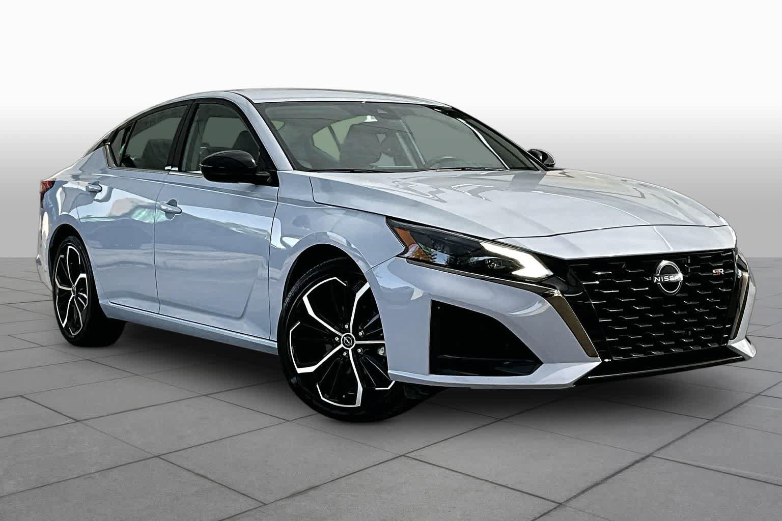 Certified 2024 Nissan Altima 2.5 SR FWD image 3