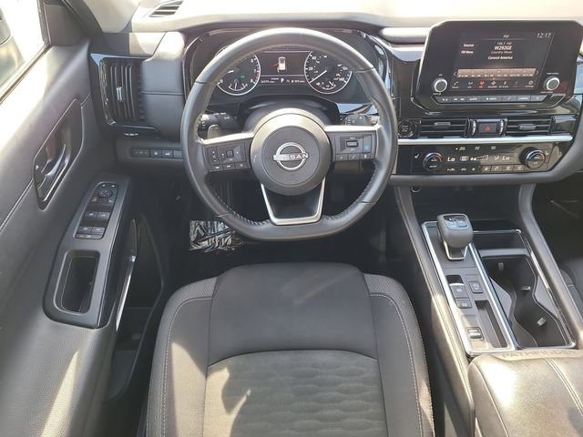 Used 2025 Nissan Pathfinder SV image 18