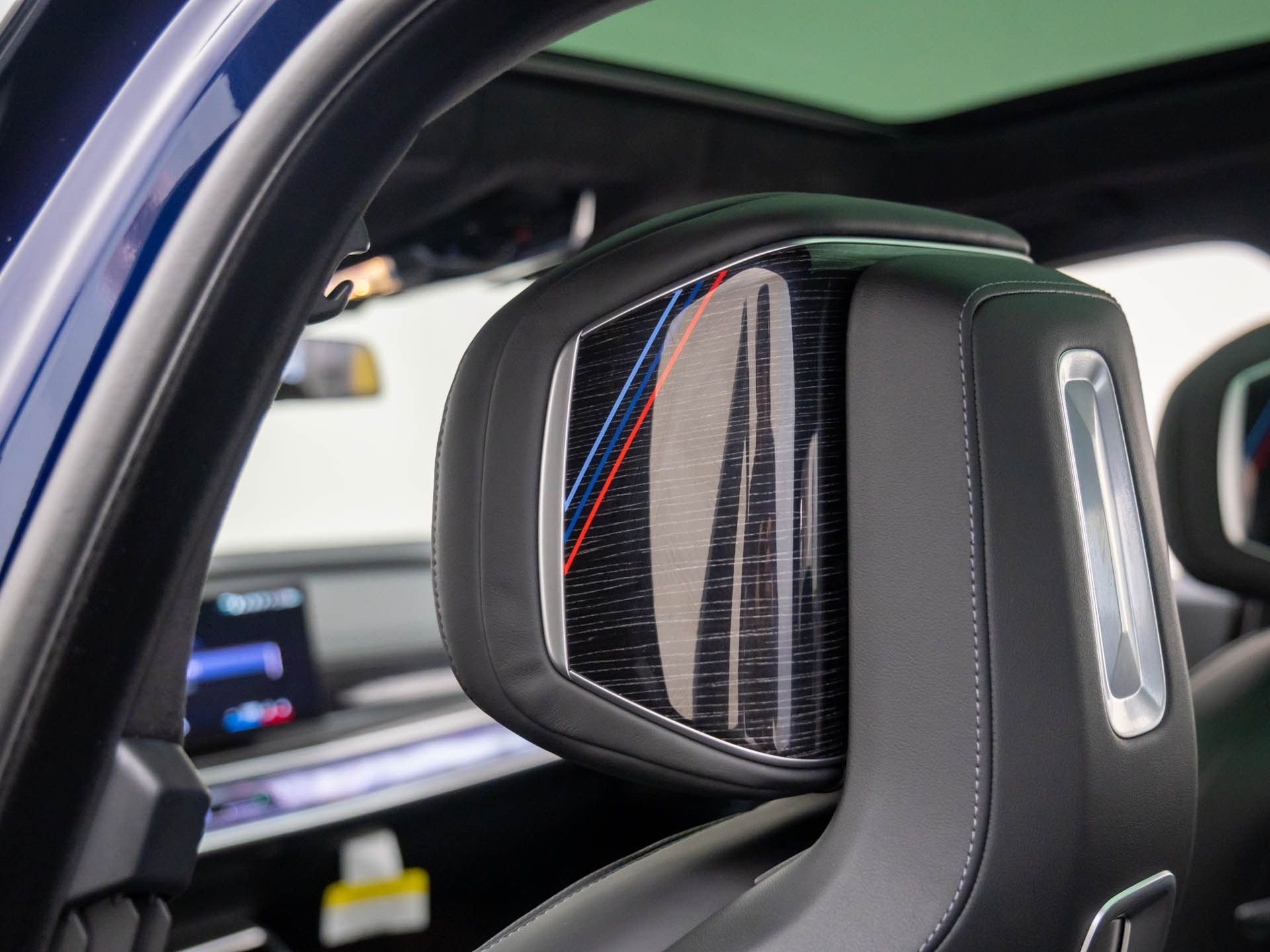 New 2026 BMW 750e xDrive w/ Executive Package image 20