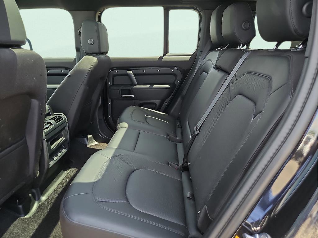 Used 2025 Land Rover Defender 110 S AWD/4WD image 8