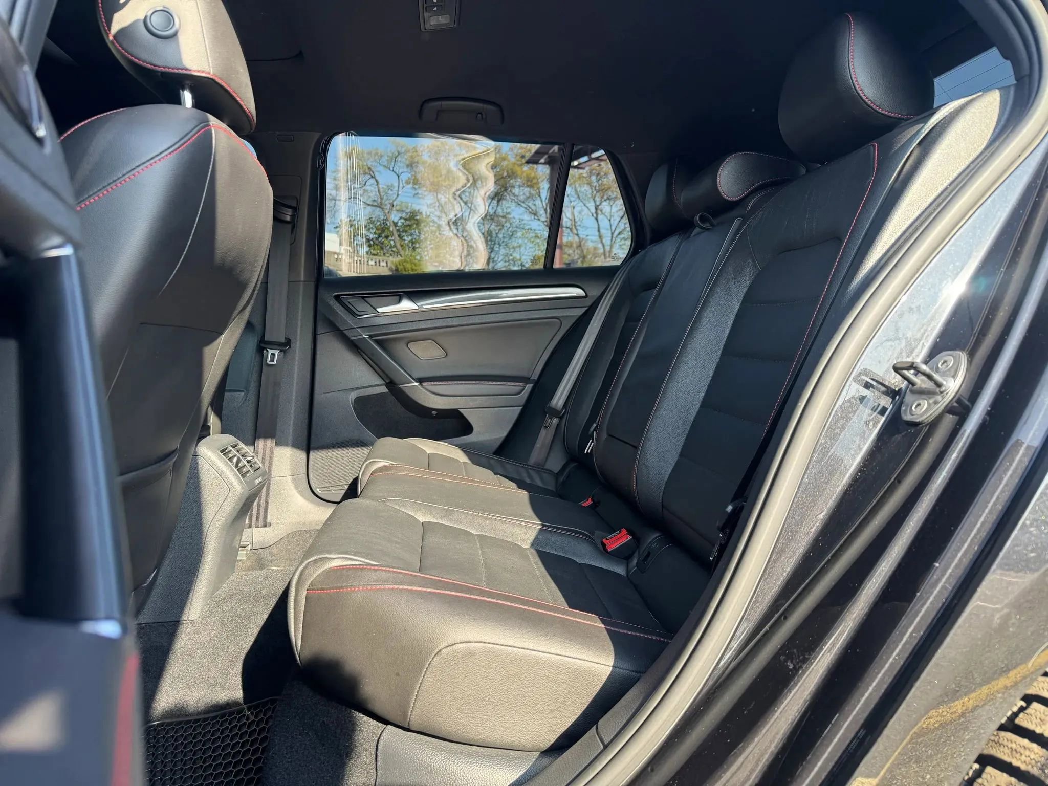Used 2017 Volkswagen GTI SE FWD image 20