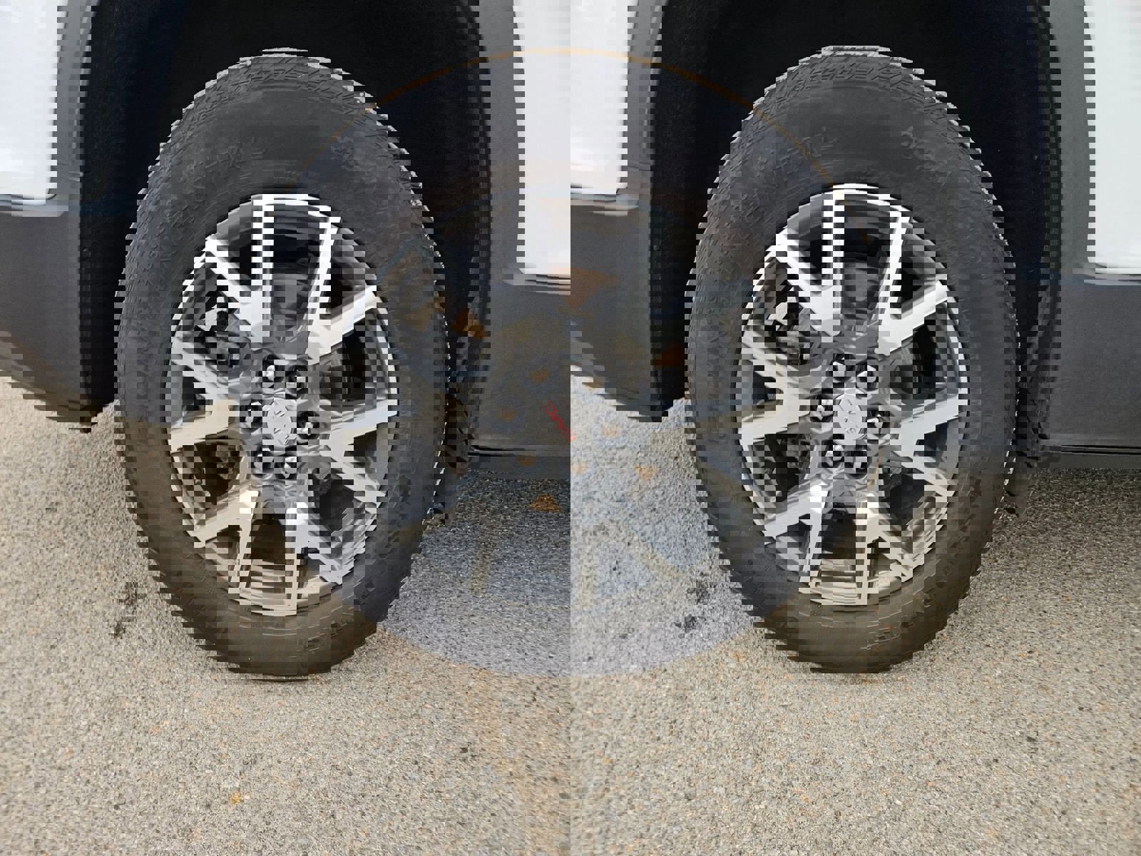 Used 2021 GMC Acadia SLE w/ Driver Convenience Package FWD image 31