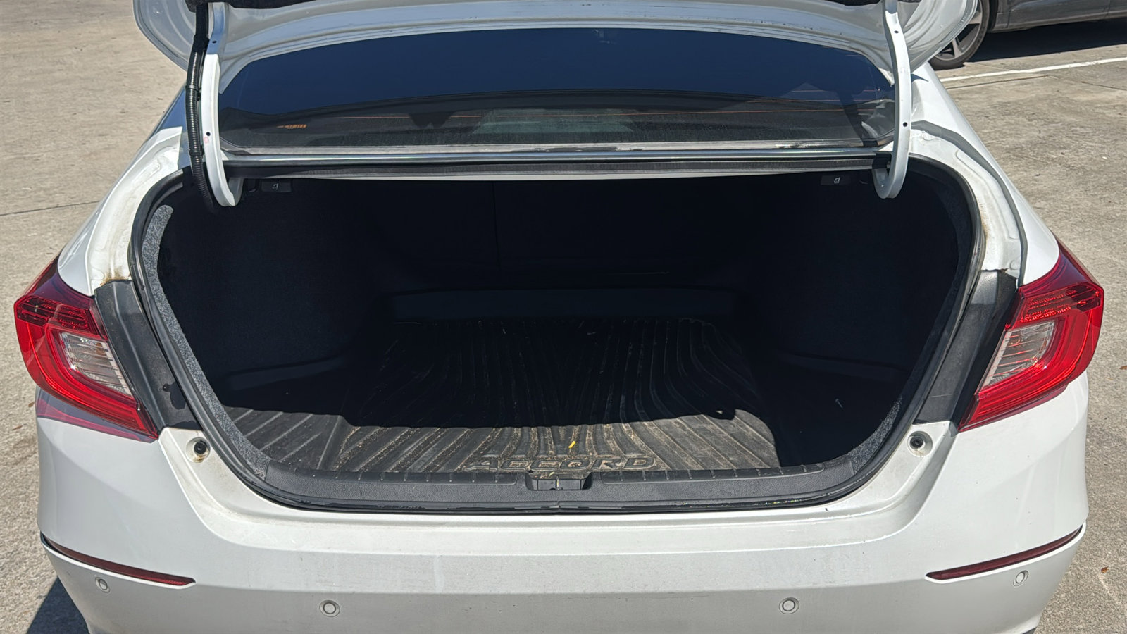 Used 2021 Honda Accord Touring image 25