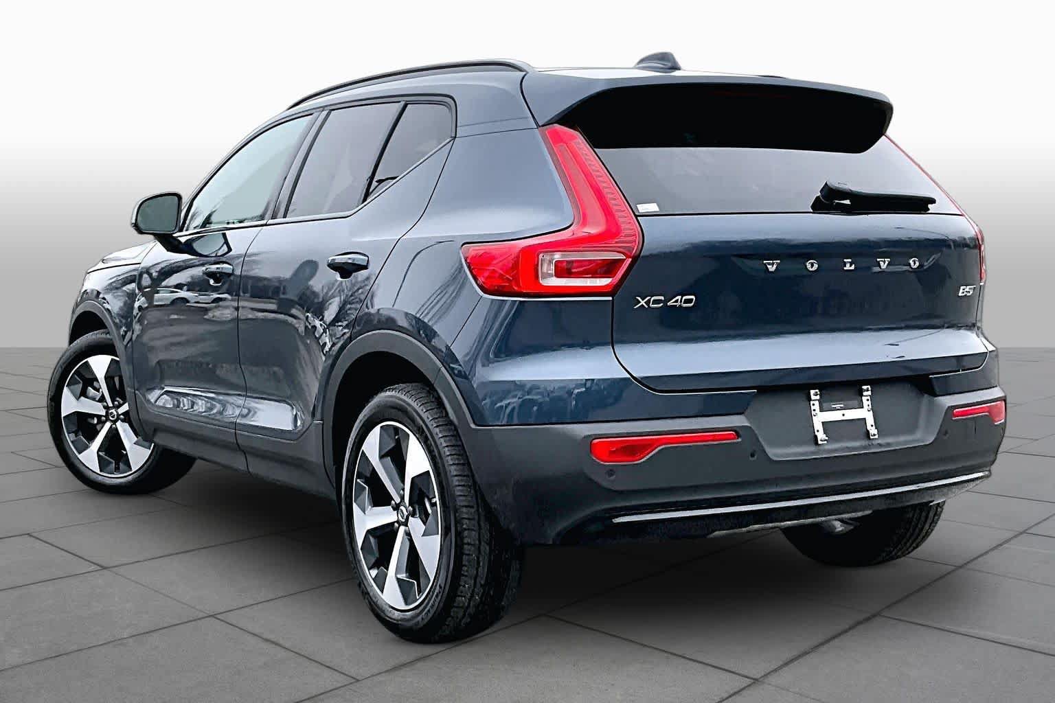 Used 2026 Volvo XC40 B5 Core w/ Climate Package AWD/4WD image 19