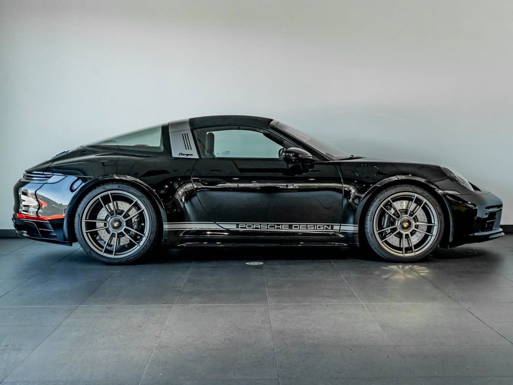 Certified 2022 Porsche 911 50th Anniversary Edition image 8