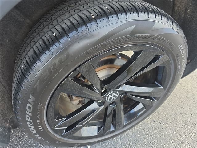 Used 2023 Volkswagen Tiguan SE R-Line FWD image 21