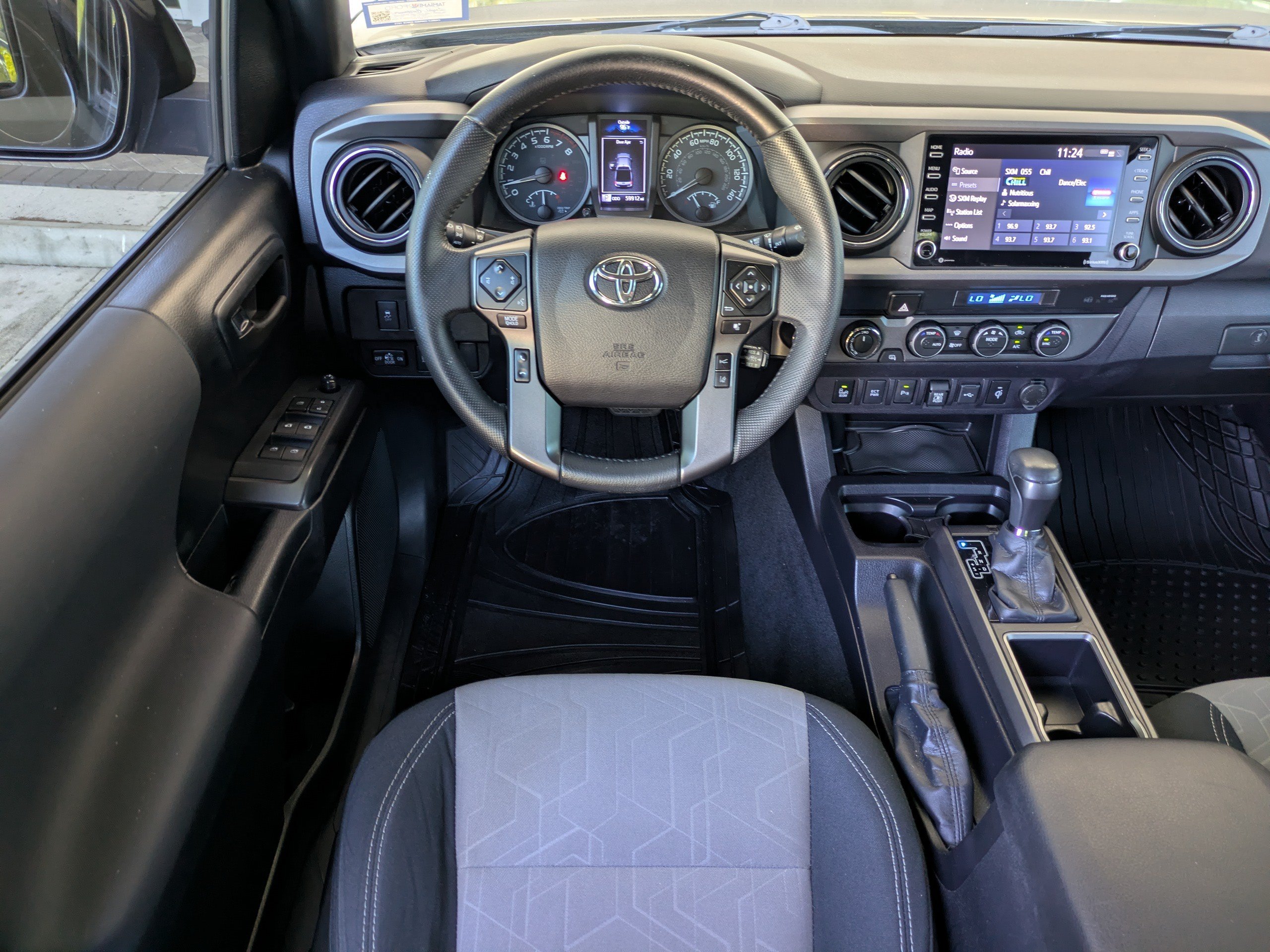 Used 2022 Toyota Tacoma TRD Off-Road w/ Technology Package AWD/4WD image 16