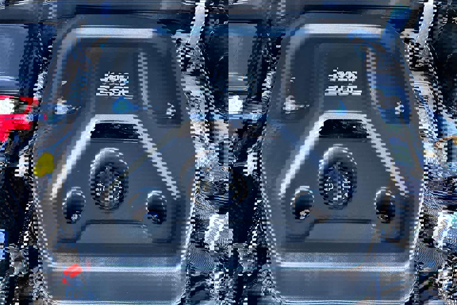 Used 2019 Jeep Wrangler Unlimited Sahara image 32