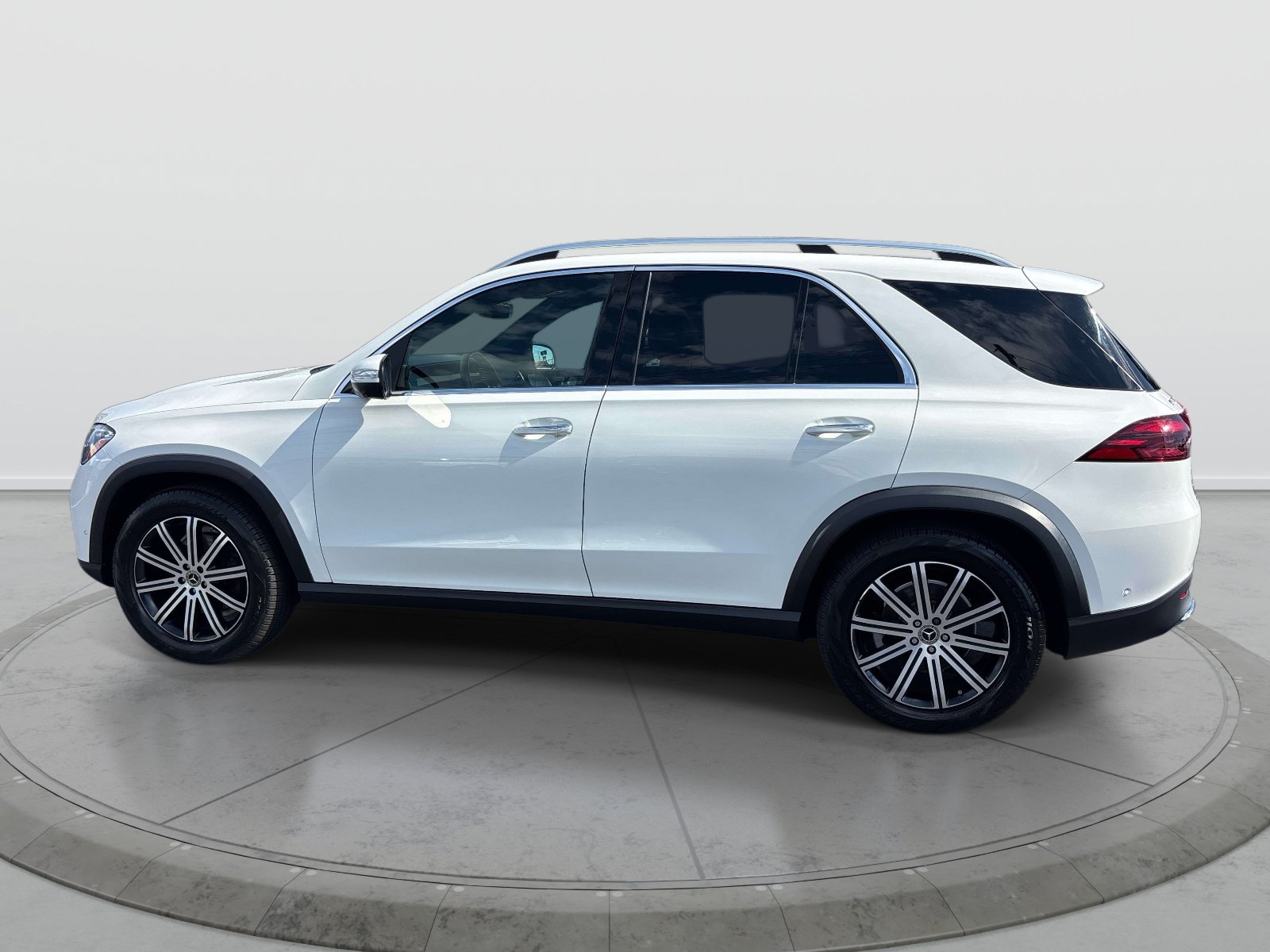 Used 2024 Mercedes-Benz GLE 350 4MATIC image 2
