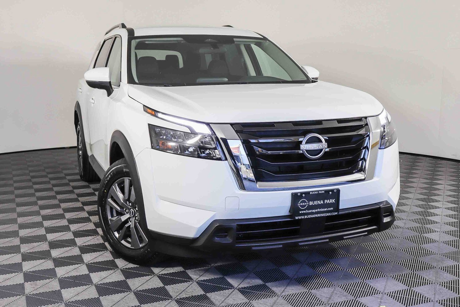 Used 2024 Nissan Pathfinder SV