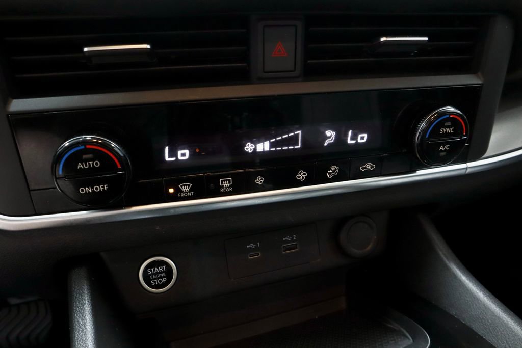 Used 2023 Nissan Rogue SV image 32