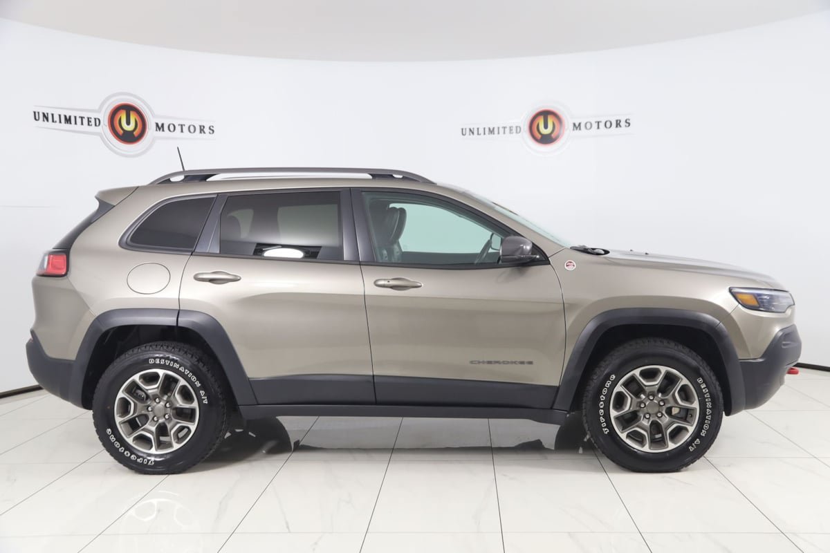 Used 2020 Jeep Cherokee Trailhawk w/ Cold Weather Group AWD/4WD image 2