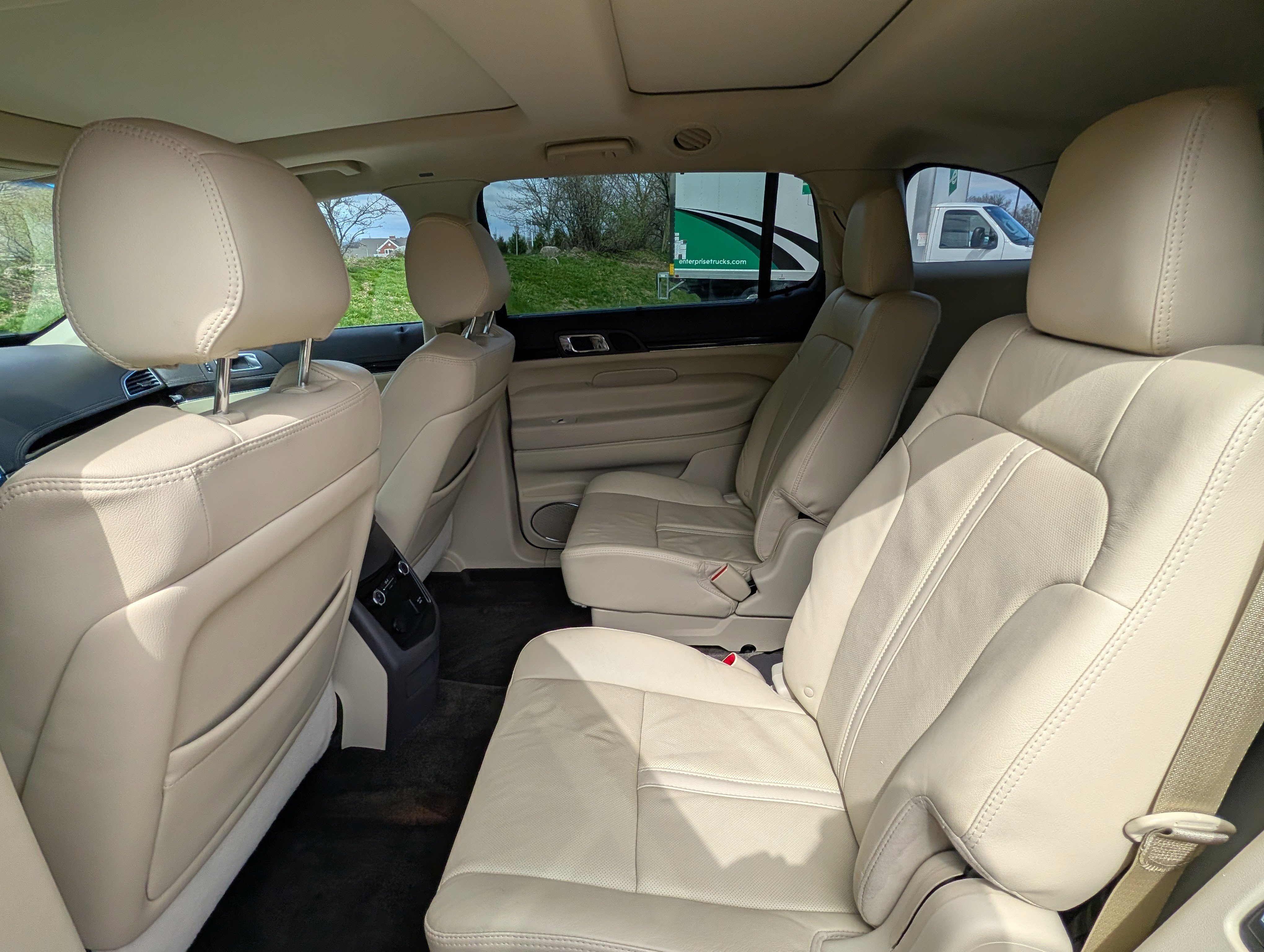 Used 2018 Lincoln MKT AWD image 31