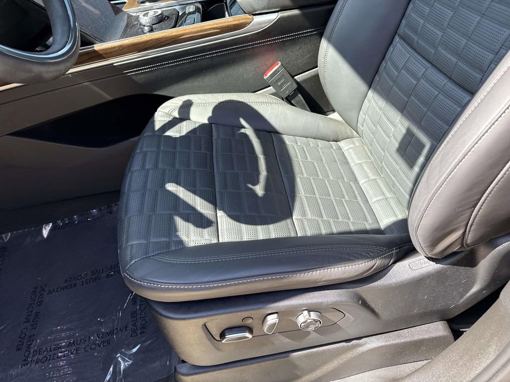 Used 2025 Cadillac Escalade Sport Platinum AWD/4WD image 29