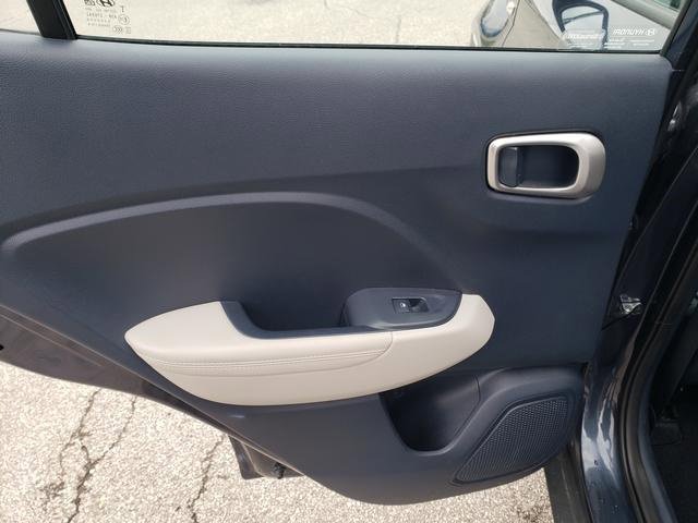 Used 2022 Hyundai Venue Limited image 14